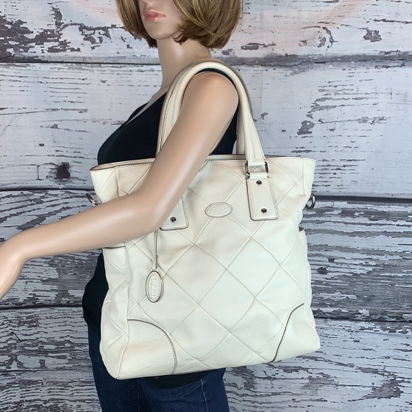 Tod’s White Quilted Pebble Leather Purse - Picture 2 of 16